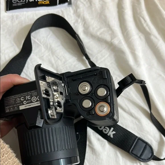 Kodak EasyShare Max Black Digital Camera - Picture 6 of 10